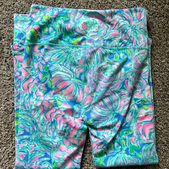 NWOT Lilly Pulitzer Luxletic Sports Bra and Legging Set w/ Ruffle detail - Picture 9 of 9